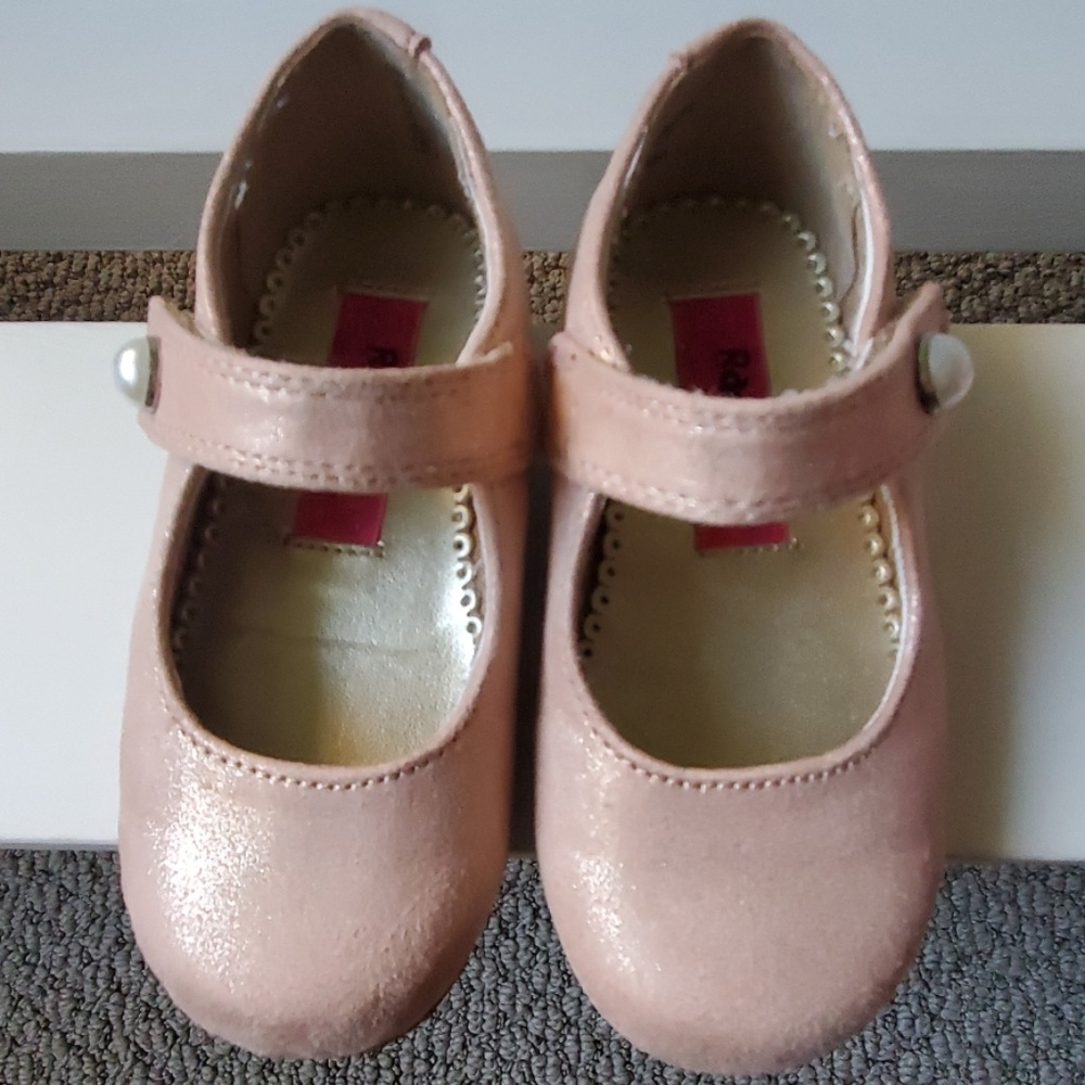 Peachy-pink girl toddler dress shoes